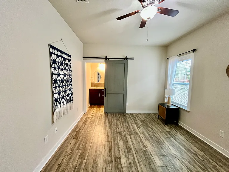 1113 W Government St — Photo 13
