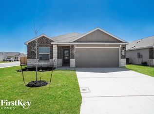 201 W Interstate Highway 10, Seguin, TX 78155