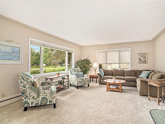 4th image of 4845 Elmwood St