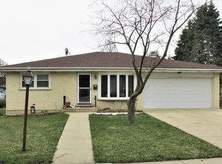 109 Cherry St, Roselle, IL 60172