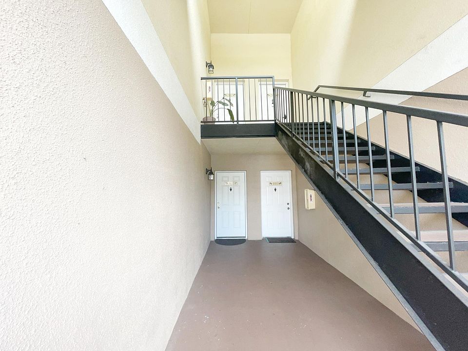 1st image of 815 W Boynton Beach Boulevard #4-102