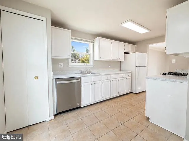 3 bed, 2.5 bath, 1216 sqft, $2,600 — Photo 3
