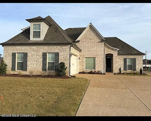 4 bed, 2.0 bath, 2434 sqft, $2,700 — Photo 1