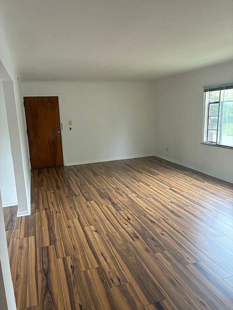 1st image of 950 Vineshire Rd #1
