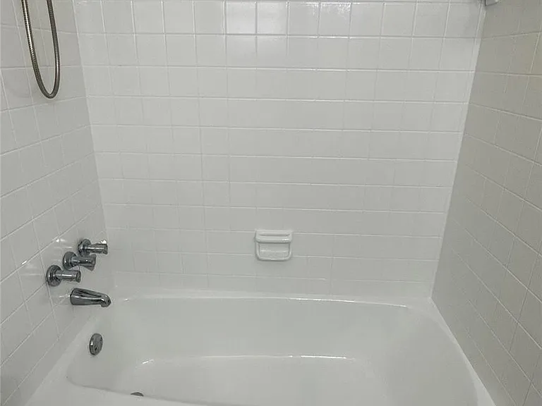717 SE 16th St #3 — Photo 8