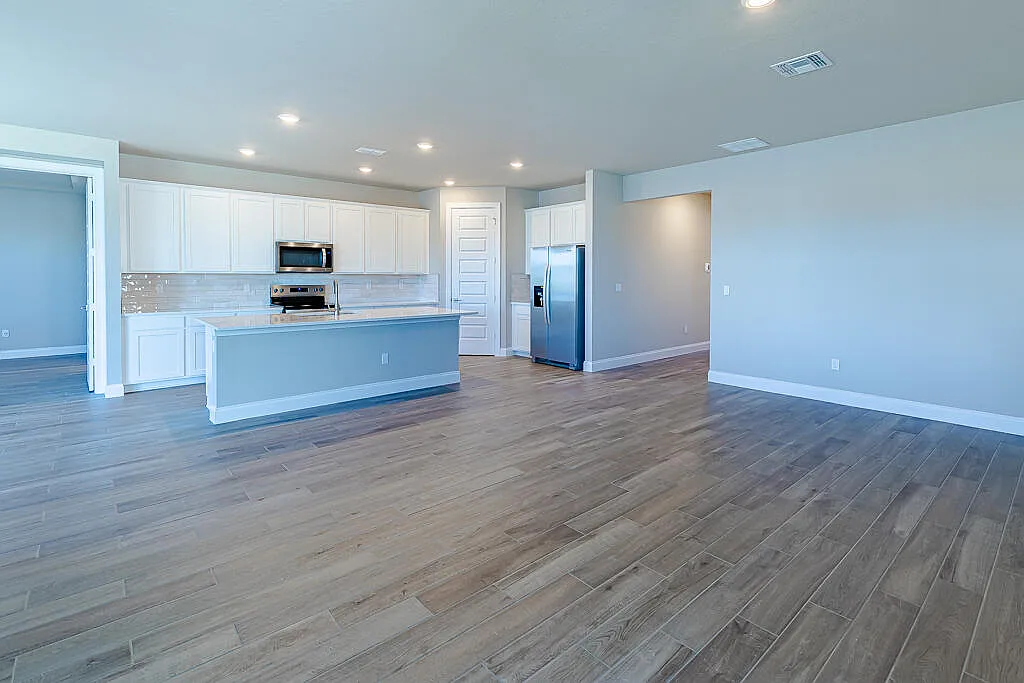 4 bed, 3.0 bath, 2200 sqft, $3,400 — Photo 3