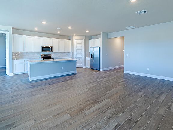 3rd image of 9002 Dahlia Cir