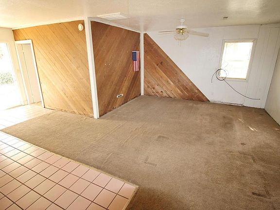 3rd image of 353 Rainbow Dr