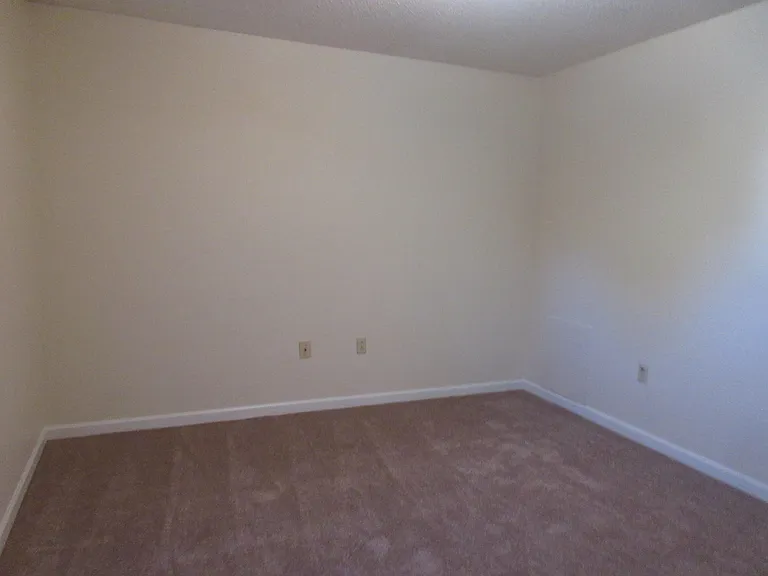 211 W Hampton Ave — Photo 7