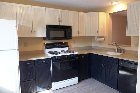 Stylish neutral kitchen