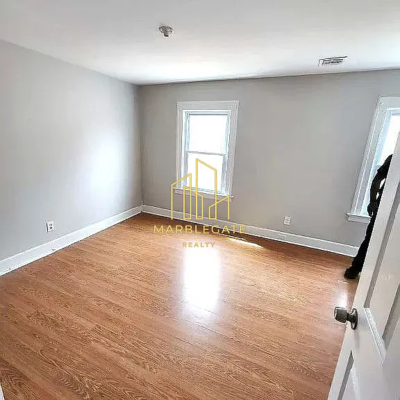58-60 Clinton Pl #22 — Photo 2