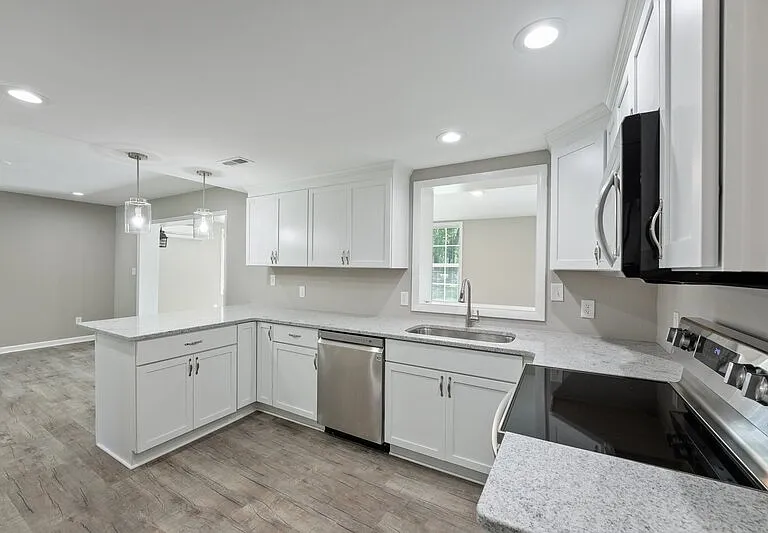 505 Forrest Park Ct NW — Photo 2