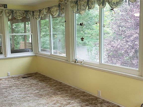 5th image of 16048 SE Hickory Dr
