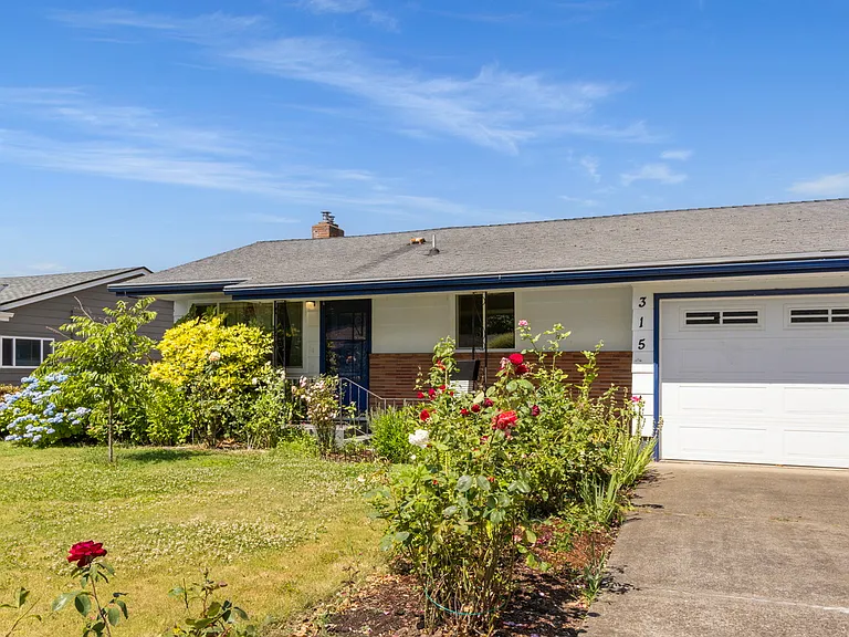 315 Smith Dr — Photo 2