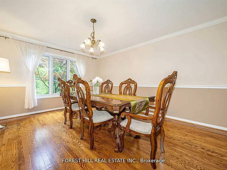 54 Pennock Cres — Photo 8