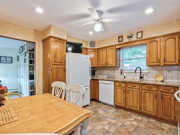 2nd image of 50 Sunset Dr