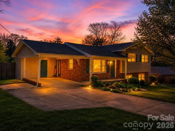 1091 16th Ave NW, Hickory, NC 28601