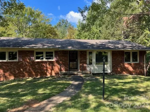 47 Deerwood Dr, Asheville, NC 28805