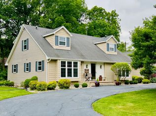 11 Meadowbrook Ct, Appleton, WI 54914