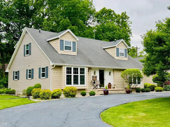 11 Meadowbrook Ct, Appleton, WI 54914