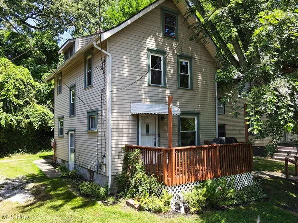 683 Sharon St, Akron, OH 44314