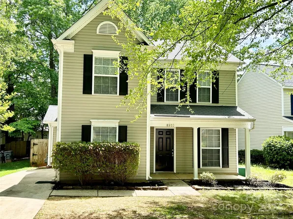 8910 Trentsby Pl, Charlotte, NC 28216