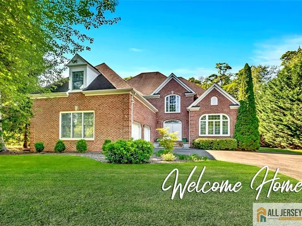 2 Danser Dr, Cranbury, NJ 08512