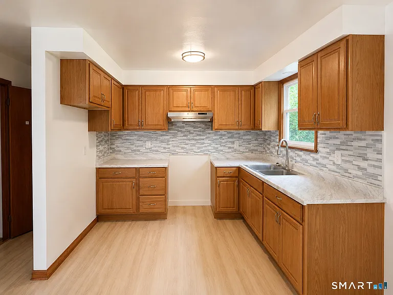 98 Hartley Dr — Photo 6