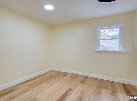 5th image of 204 Pascack Rd #2