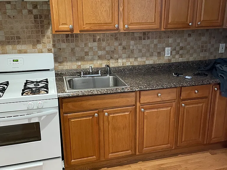 75 Arthur St #15 — Photo 2