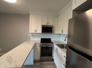 253 Augusta Ave #3, Toronto, ON M5T 2L8