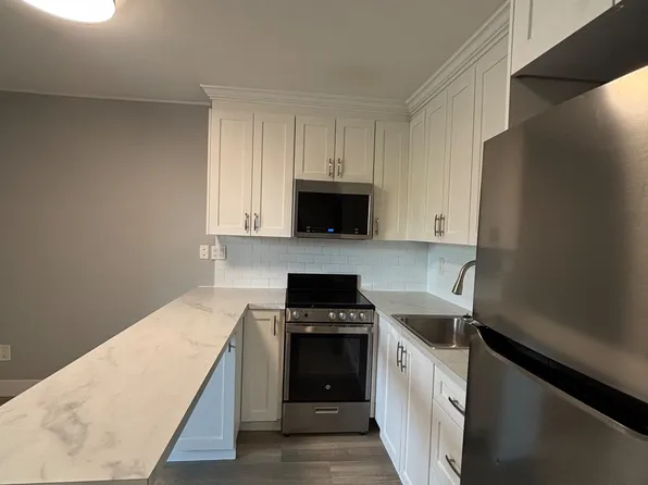 253 Augusta Ave #3, Toronto, ON M5T 2L8