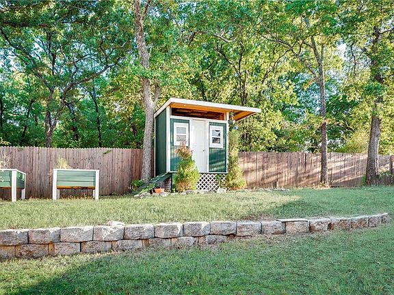 5th image of 4012 Oakwood Cir