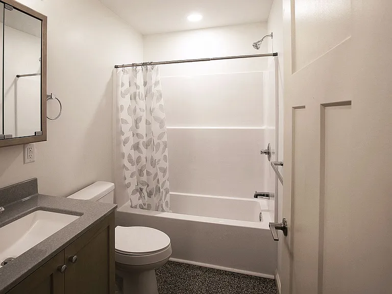 36 Middle St — Photo 7