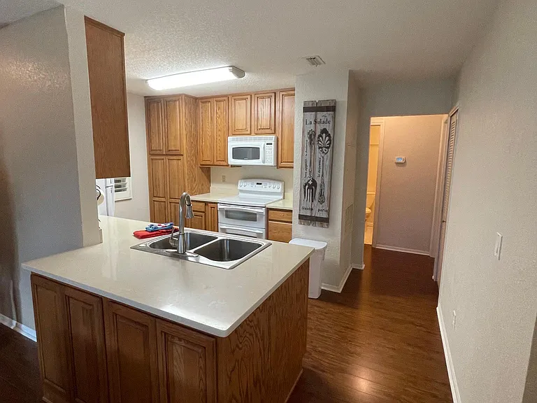 954 Forest Ridge Ct #102 — Photo 8