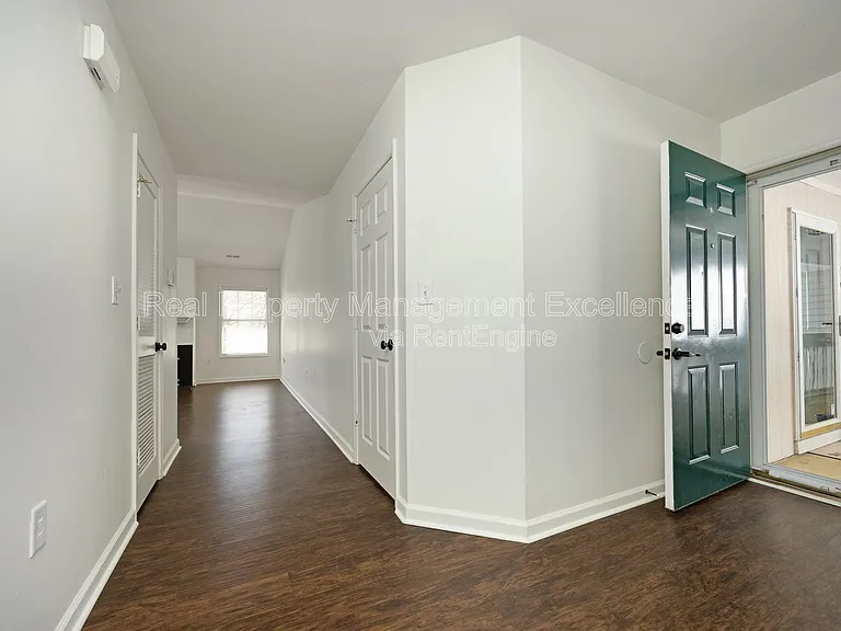 521 Renshaw Ct — Photo 4