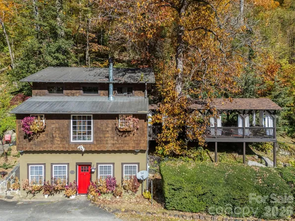 712 Main St, Chimney Rock, NC 28720