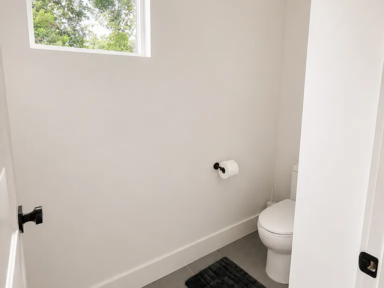 126 Amundsen St #A — Photo 10