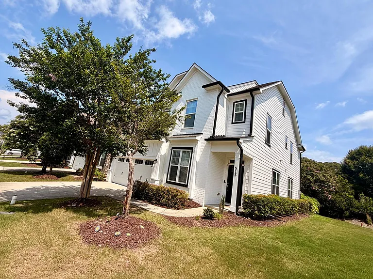 513 Rowanwood Way — Photo 2