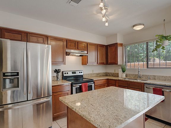 3rd image of 10265 Las Casitas Ct NE