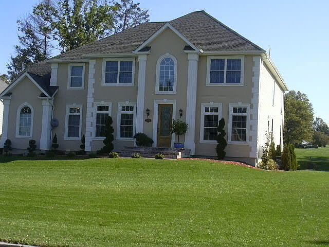 2004 contruction in beautiful setting