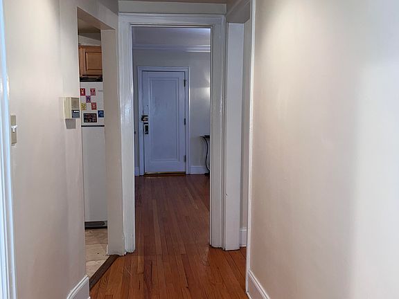 hallway to bedrooms