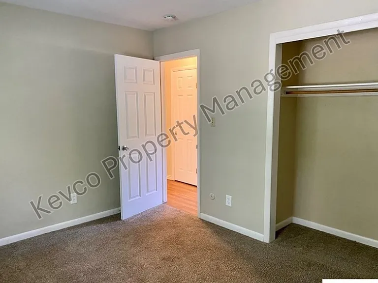 308 Briarwood Rd — Photo 10