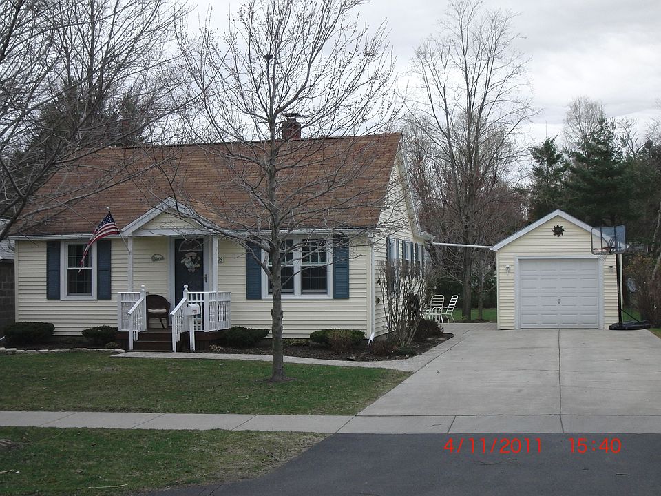 1st image of 1395 Elm St