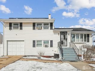 2 Webb Dr, Fords, NJ 08863
