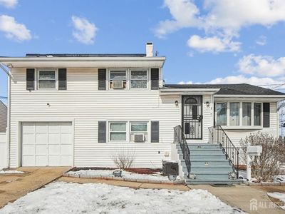 2 Webb Dr, Fords, NJ, 08863