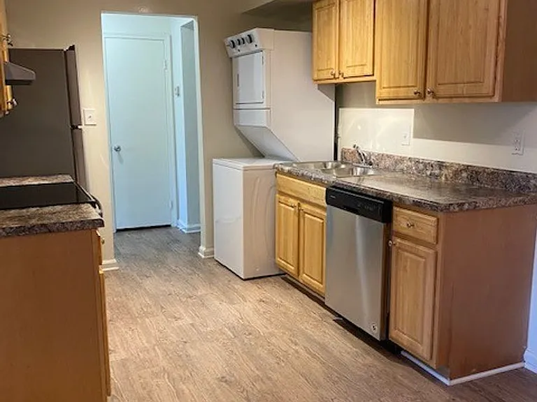 Eastwind Apartments — Photo 15