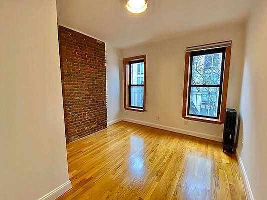 3rd image of 316 E 11th St #3B