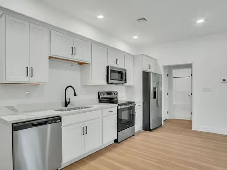 1st image of 1309 Bridge St #27a51f45f