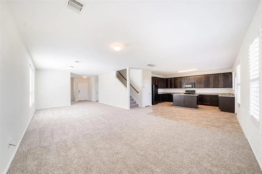 4 bed, 3.0 bath, 2809 sqft, $2,550 — Photo 4